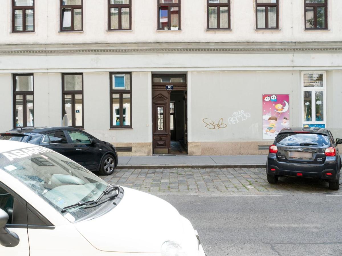 Elegant Apartment In Vienna With Patio Eksteriør billede